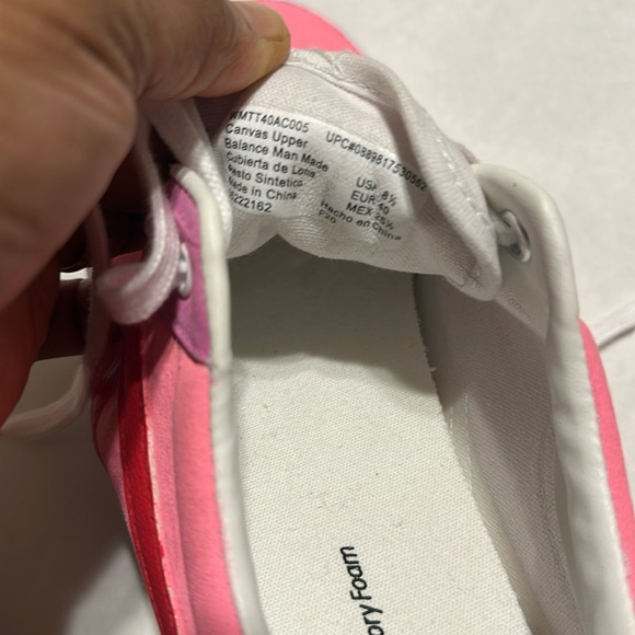 LIKE NEW TIME AND TRU WOMEN’S CANVAS LACE-UP WALKING SNEAKERS SHOES SIZE 8.5 - Picture 4 of 11